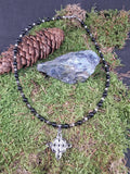 Collier Obsidienne noir et dorée avec un noeud de sorcière ( protection ) 6mm / 4mm