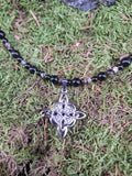 Collier Obsidienne noir et dorée avec un noeud de sorcière ( protection ) 6mm / 4mm