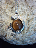 Pendentif lézard avec Œil de tigre pierre naturel